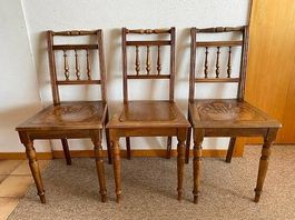 Chaises antiques en bois
