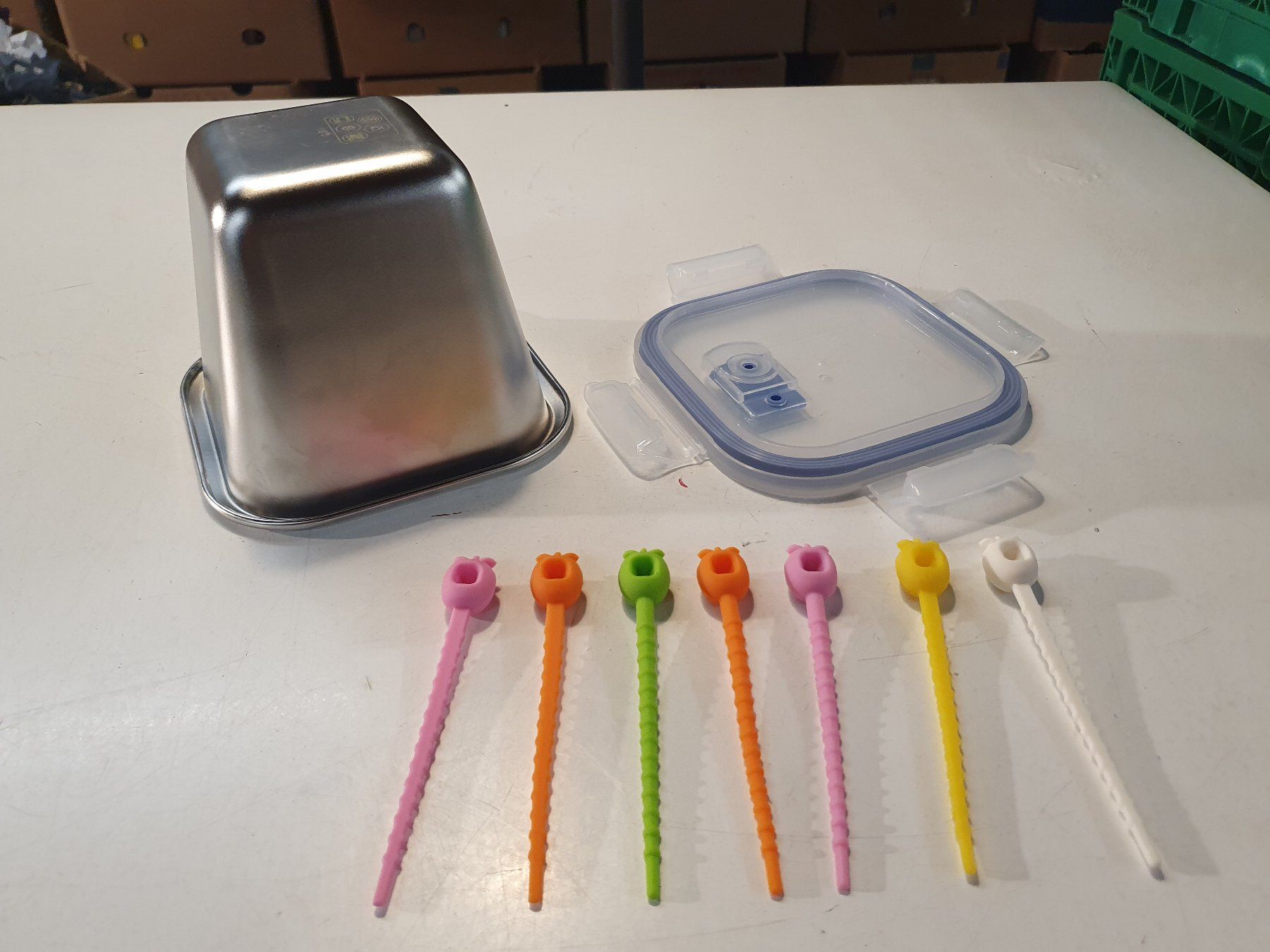 Tupperware Contenitori & Simili: Gefrierbox Chromstahl mit Gummibriden – Usato da Zürich venduto da loosebone