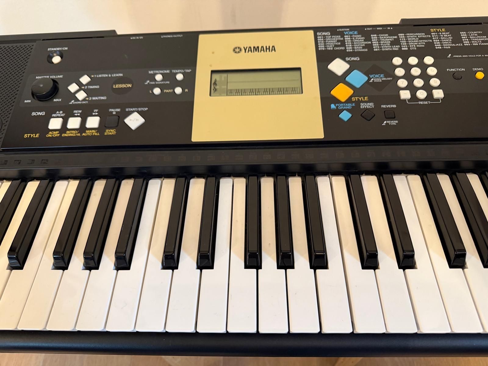Yamaha Strumenti musicali: Yamaha YPT-220 Keyboard – Usato da zürich venduto da sonicmoons 3