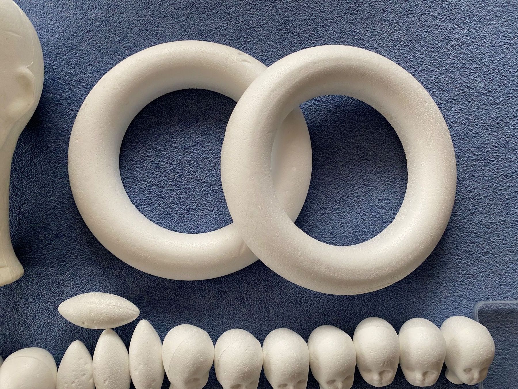 Kit bricolage: Viele Styropor-Teile: Köpfe, Ringe, Eier, Kugeln, Zapfen – Nuovo (secondo la descrizione) da Appenzell Meistersrüte venduto da zongabolla 2