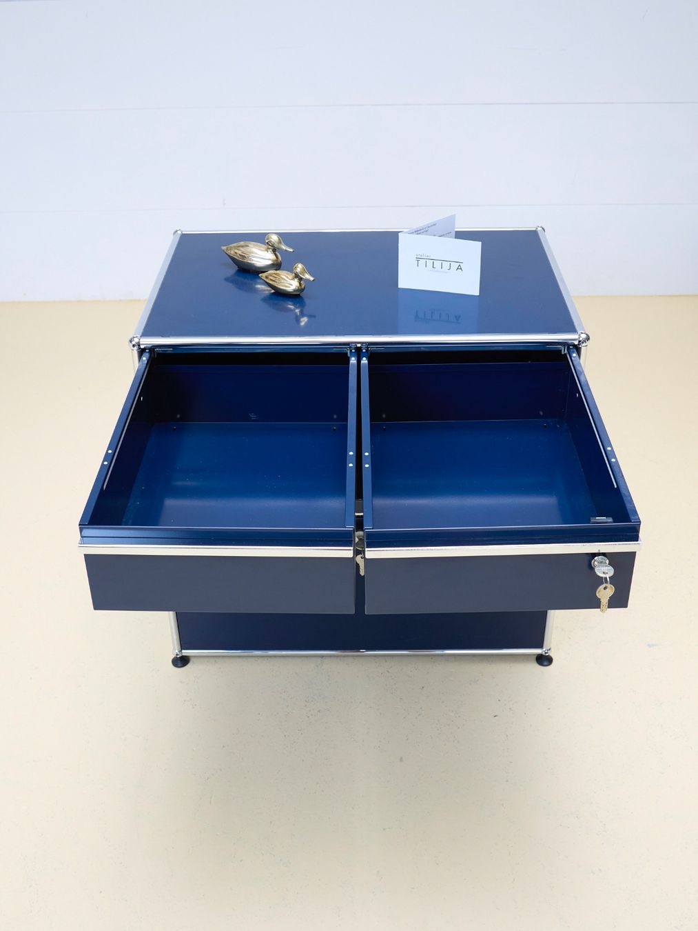 Cassettiere: 9 USM Sideboard in Stahlblau, Druckermöbel – Usato da Meinisberg venduto da atelier_TILIJA 2