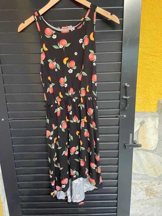 Kleider & Röcke: Mädchen Kleid mit Frucht und Blumen 140/146 – Gebraucht aus Bergdietikon von antovale