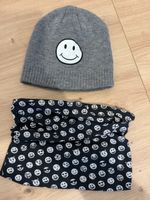 Ensemble hiver: bonnet gris smiley et tour de cou 😊