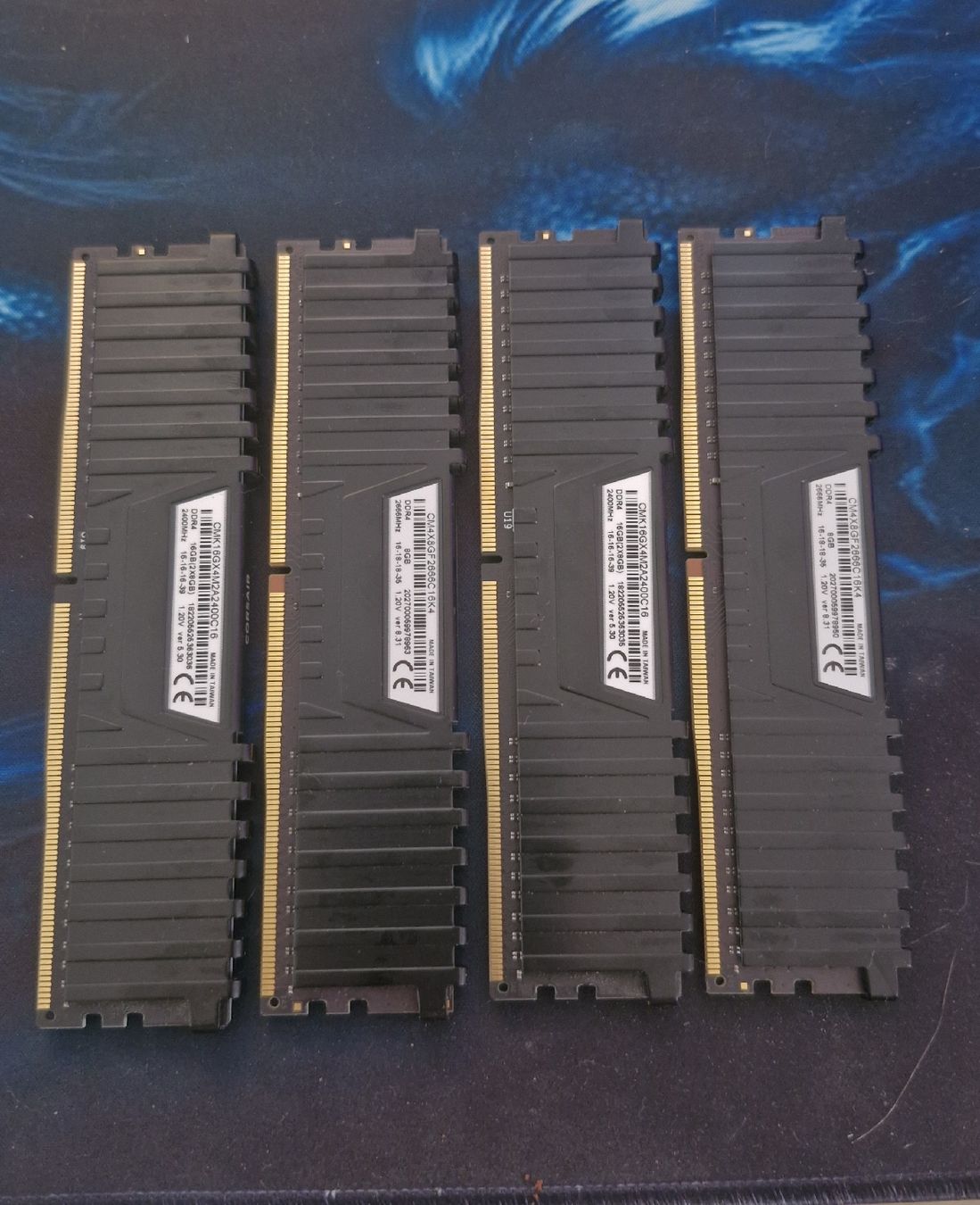 Corsair Mémoires / RAM: Corsair ddr4 RAM 4x8gb  – D'occasion à Bonaduz par tor_vj52 1