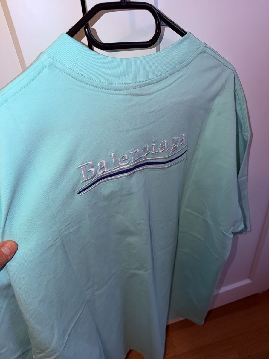 Balenciaga T-shirt: SS23 BALENCIAGA mint embroidered – Usato da Cortaillod venduto da auraya22 1