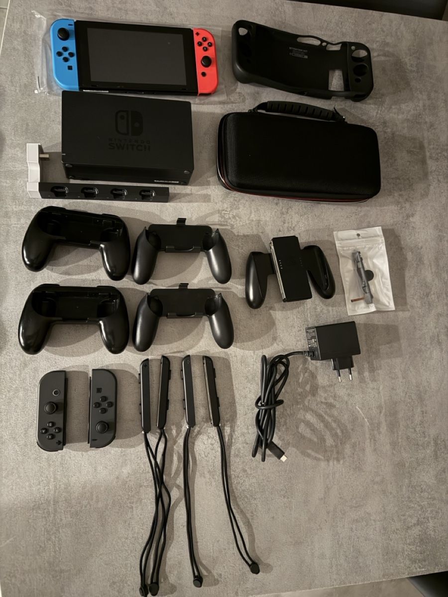Nintendo Konsolen: Console Nintendo Switch avec accessoires – Gebraucht aus Remaufens von Carl_DS