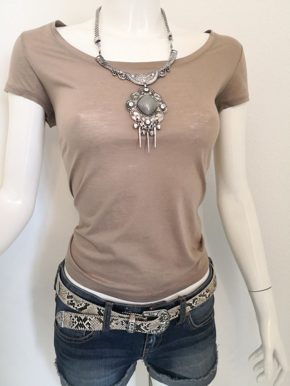 Mango T-shirt: 🤩MANGO T-SHIRT BRAUN – Usato da Olten venduto da Naja-Twins-Twins 4