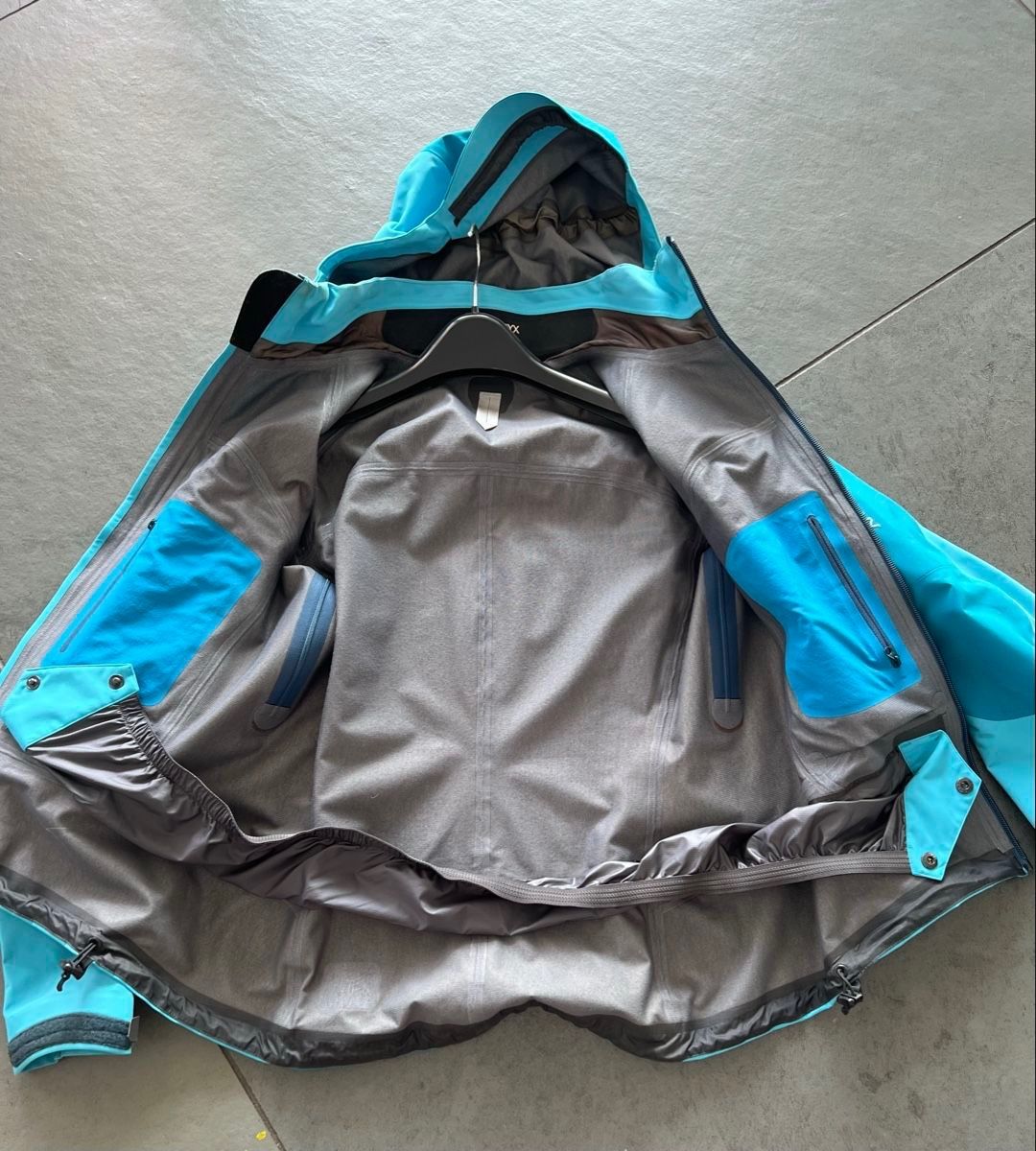 Arcteryx Jacken: Arcteryx Gore Tex Jacke Damen – Neu (gemäss Beschreibung) aus Rapperswil SG von ale_xg9f 8