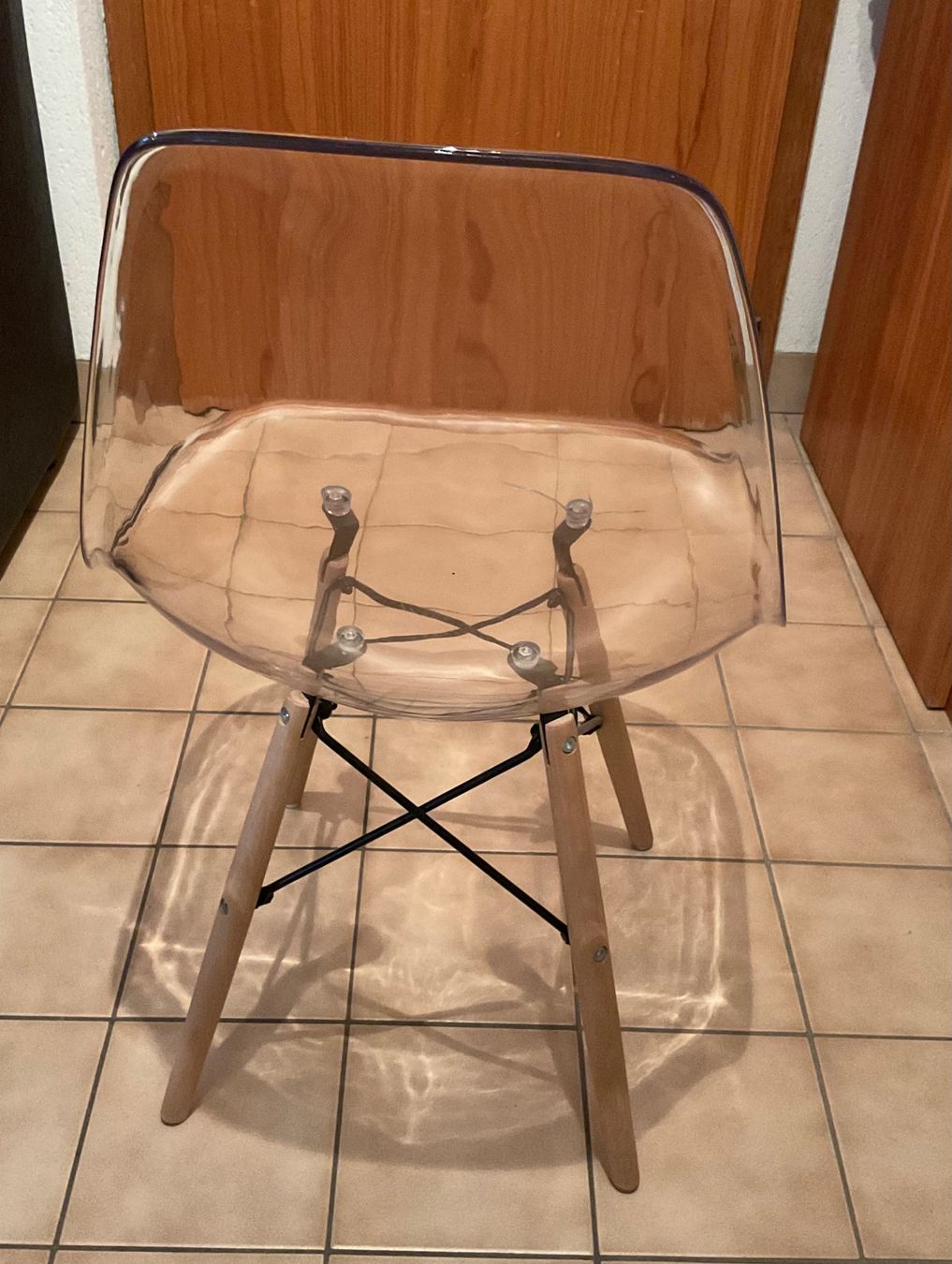 Sedie: Chaise transparente design plexiglas, pieds bois – Usato da Icogne venduto da cen_h97r 1