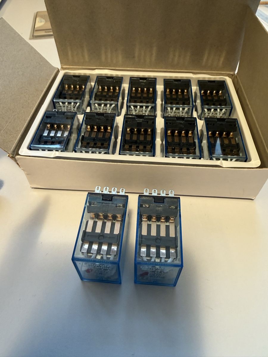Componenti elettronici: Relay + Socket PYF-14A,  12Stk, neuwertig, ungebraucht! – Nuovo e nell'imballaggio originale da Herisau venduto da Valentin6