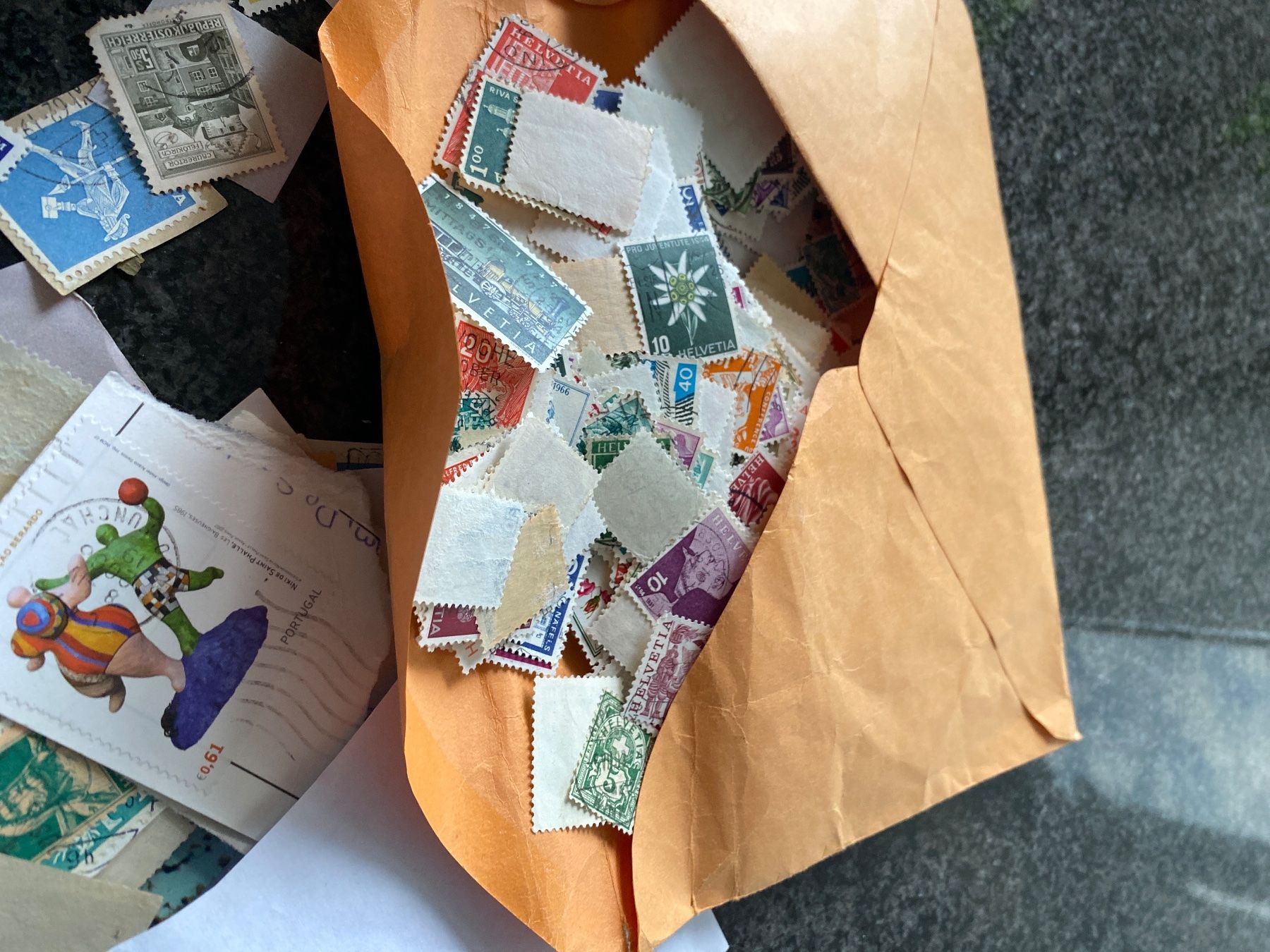 Tous les timbres: Briefmarken – D'occasion à St.Gallen par Design04 1