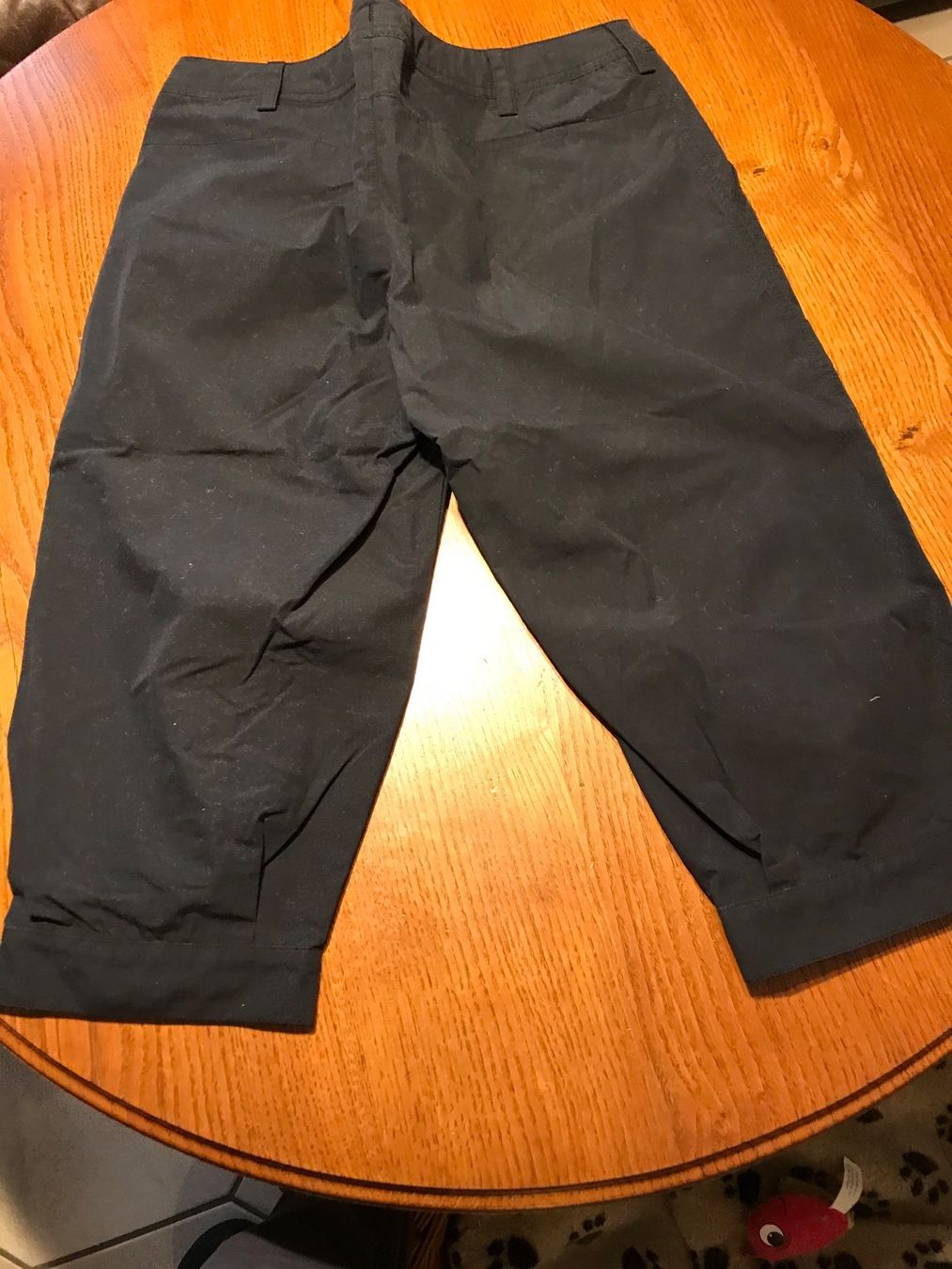 Nike Hosen: Pantalon 3/4 fille Nike – Gebraucht aus Montsevelier von ber_88db 1