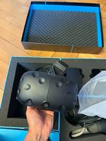 HTC Vive VR Komplettset mit Controllern & Basisstationen