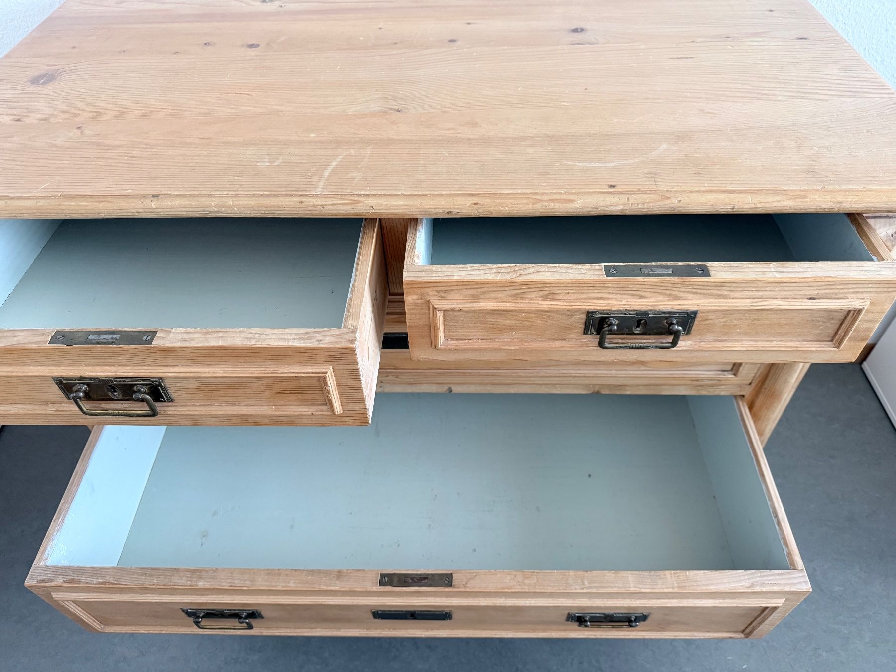 Commodes: Alte Kommode aus Holz – D'occasion à Aarau par sel_5tzb 2