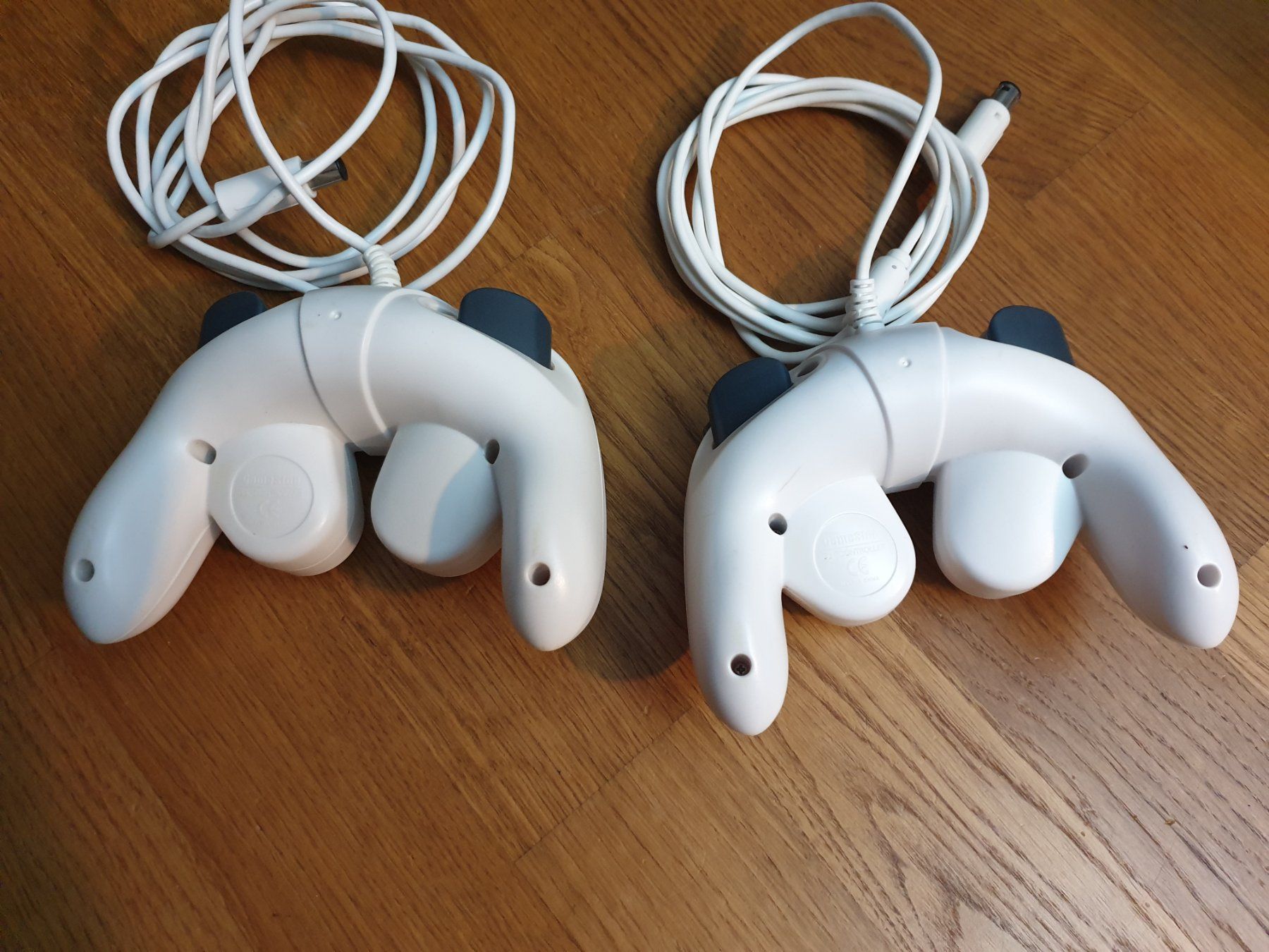 Manettes: 2x Gamestop GameCube Controller weiss – D'occasion à Rain par Rou_z26r 1