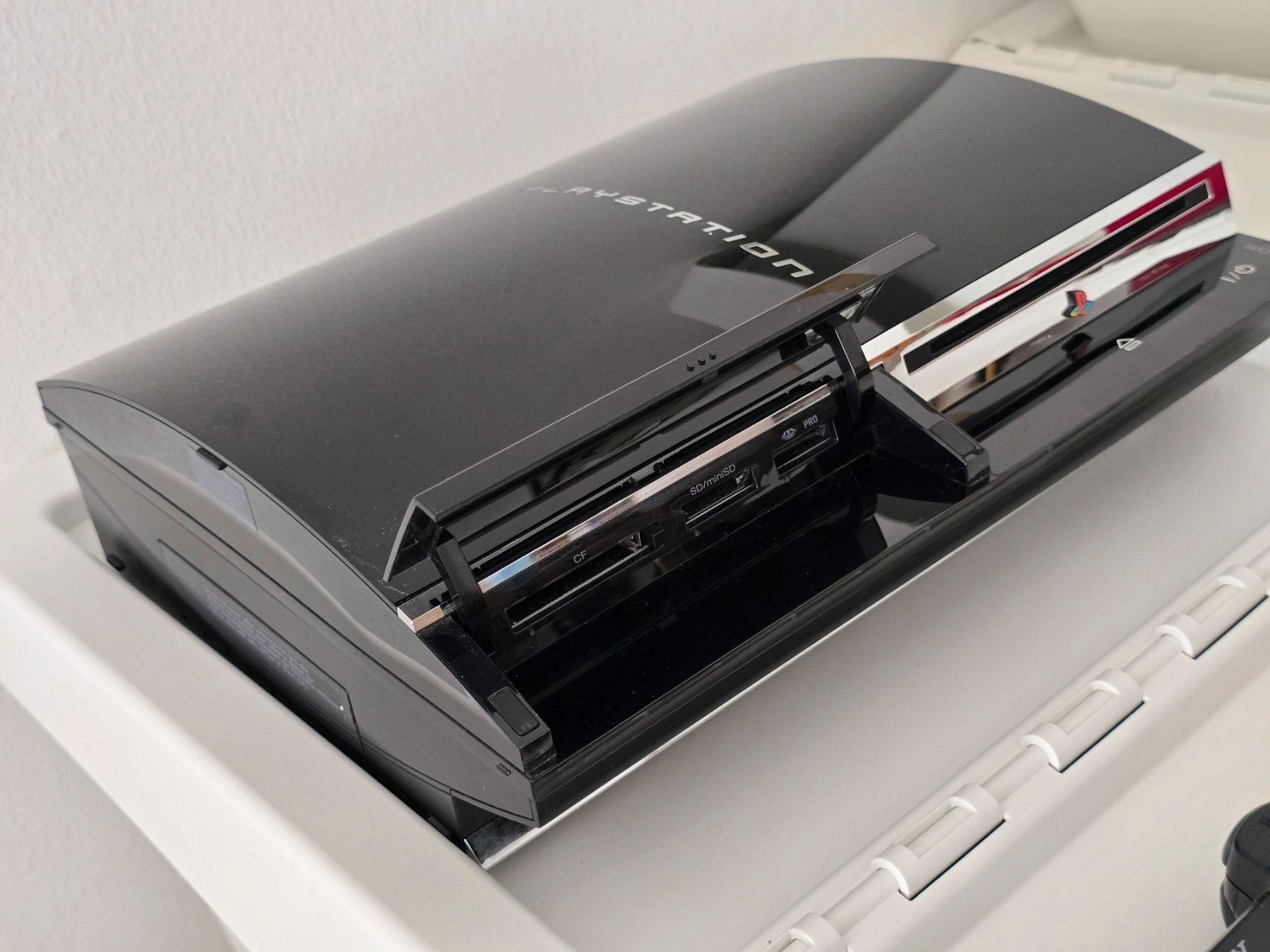 Sony Konsolen: PS3/60GB kompatibel mit PS2 Spielen – Gebraucht aus Liestal von Berr