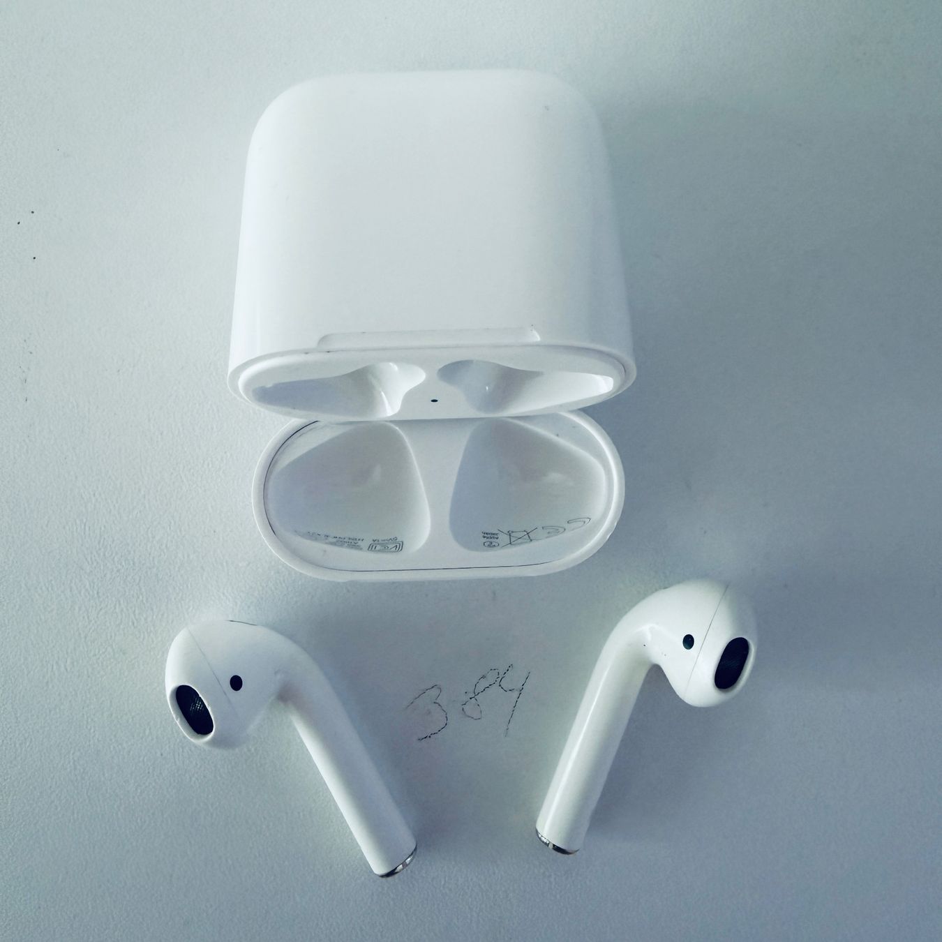 Apple Cuffie: Original Apple AirPods 2 Gen. Wireless Kopfhörer & Case – Usato da Basel venduto da MY.AIRPODS.SHOP 2