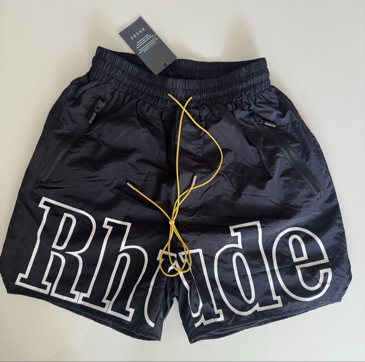 Rhude Pantaloni: Brand new Rhude shorts  – Nuovo e nell'imballaggio originale da Dübendorf venduto da ton_ht7s