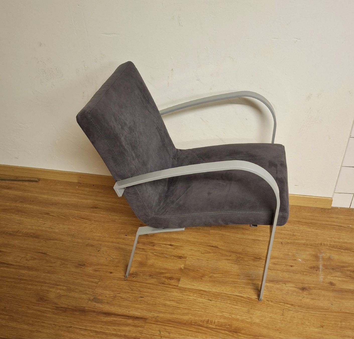 Leolux Poltrone: Postmoderne Leolux Sessel  1990er – Usato da Fahrweid venduto da SMILE.5