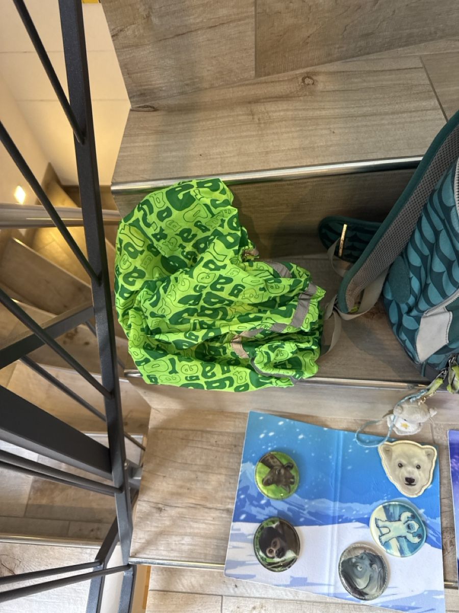Ergobag Sacs & sacs à dos: Ergobag Rucksack blau-grün mit Anhänger und Buttons – D'occasion à Oberrohrdorf par einzelgarage 1