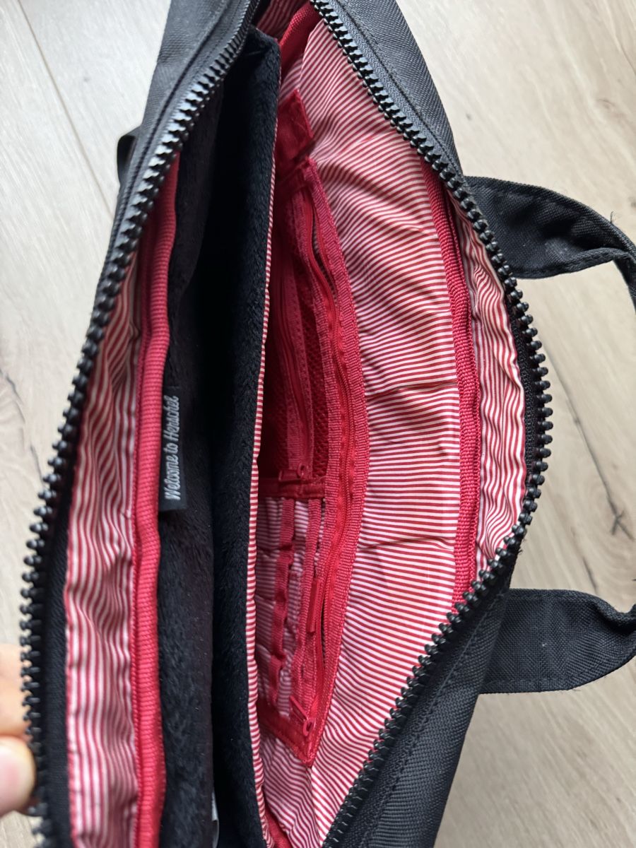 Herschel Taschen: Umhängetasche von Herschel Schwarz – Gebraucht aus Zug von Deimar93 2