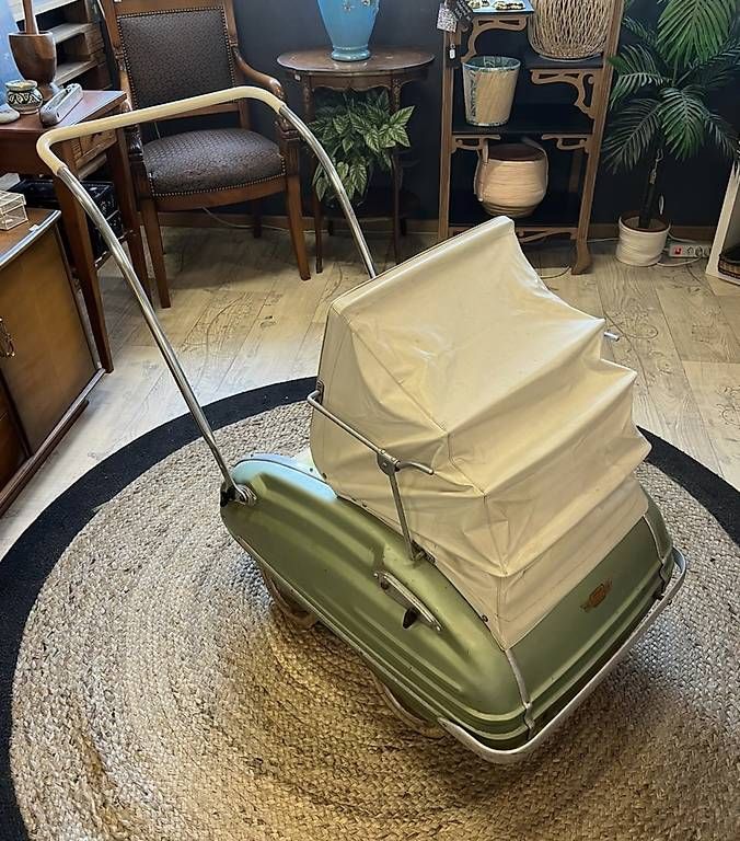 Carrozzine: Jolie poussette ancienne  – Usato da Domdidier venduto da hja_b7b2 3