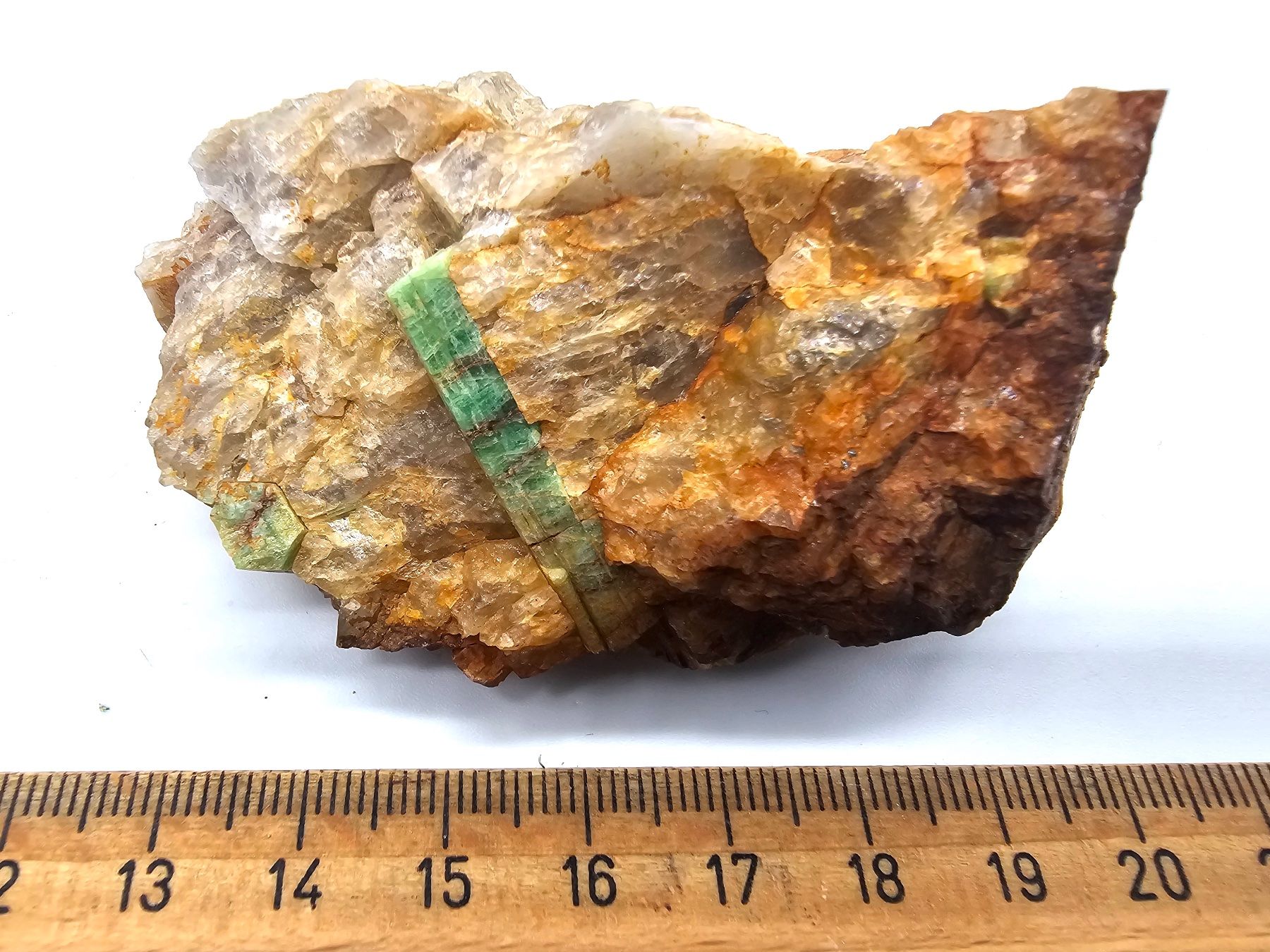 Minerali & Pietre curative: Beryl (Var: Emerald), Quartz – Usato da Figino venduto da panshop