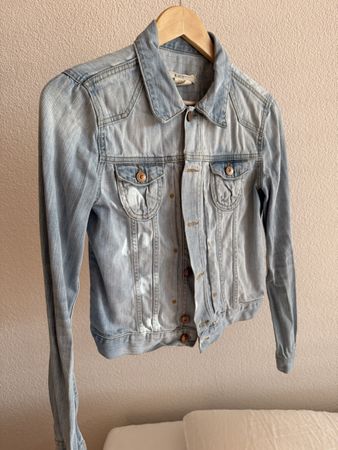 Lässige Jeansjacke für den Übergang, Grösse S (36)