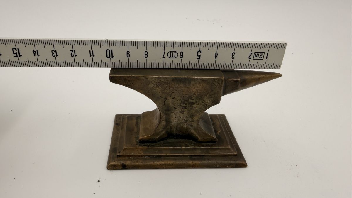 Attrezzi da lavoro: Amboss klein Bronze 600g antiker Zustand – Usato da Rotkreuz venduto da perlengott