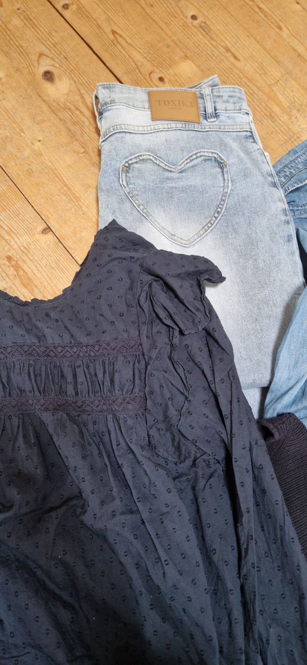Lotti di vestiti: Kleidungsset Esprit usw., Gr L – Usato da Boniswil venduto da Cfischer0 3