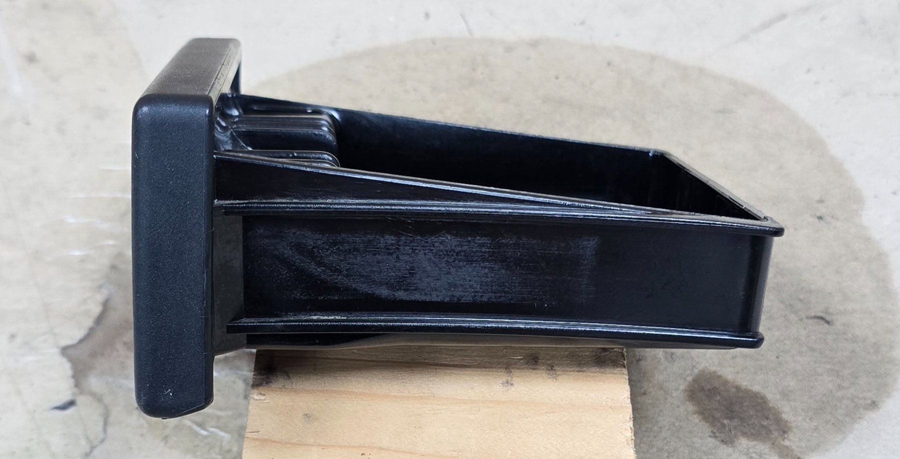 Volkswagen Tutti pezzi di ricambio auto: VW T4 Aschenbecher Ascher Facelift Einsatz 7D0857331 B/A – Usato da Schaffhausen venduto da Parg86 5