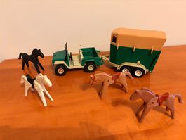 Playmobil Reiterhof Jeep mit Pferdeanhänger und 4 Pferden