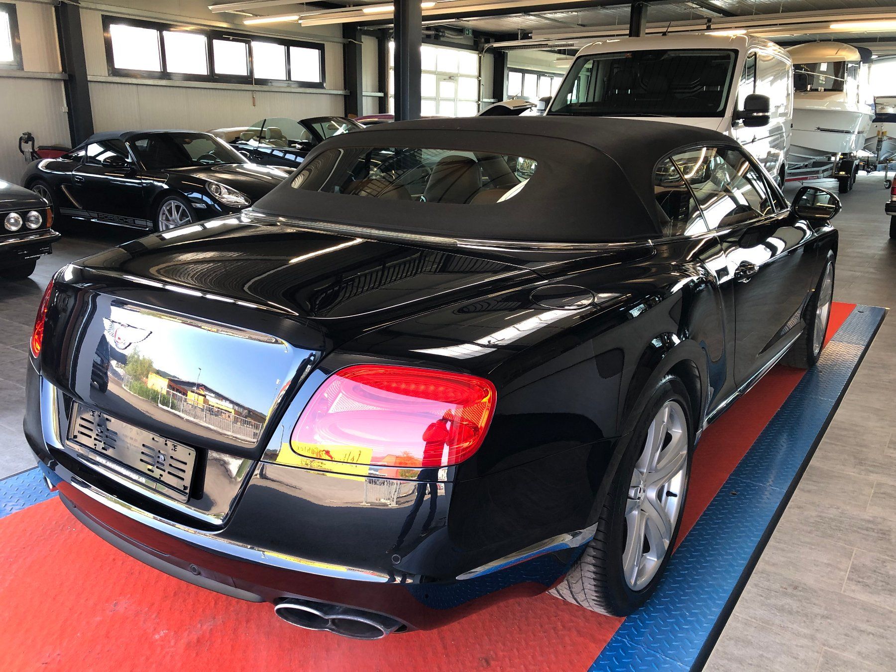Bentley Automobili: BENTLEY Continental GTC 4.0 V8 – Usato da Gampelen venduto da Steuer0 5