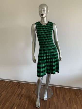 AKRIS: Herrlich swingendes grün/schwarzes Sommerkleid, 36