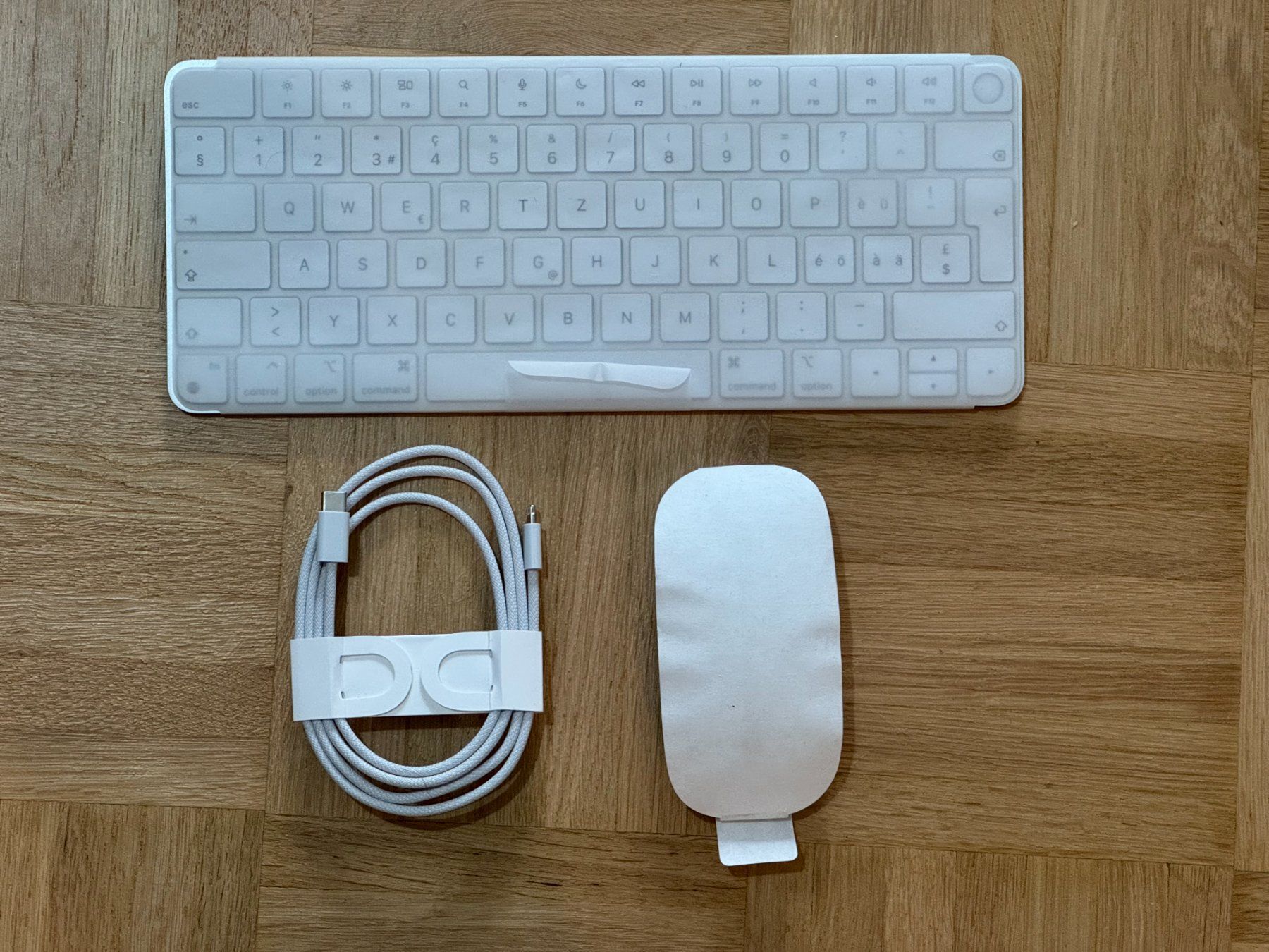 Apple Tastaturen: Magic Keyboard + Magic Mouse + Lightningkabel / TouchID – Neu (gemäss Beschreibung) aus Basel von Francis1337