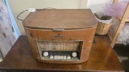 Radio d'epoca con giradischi Kaiser (non funzionante)