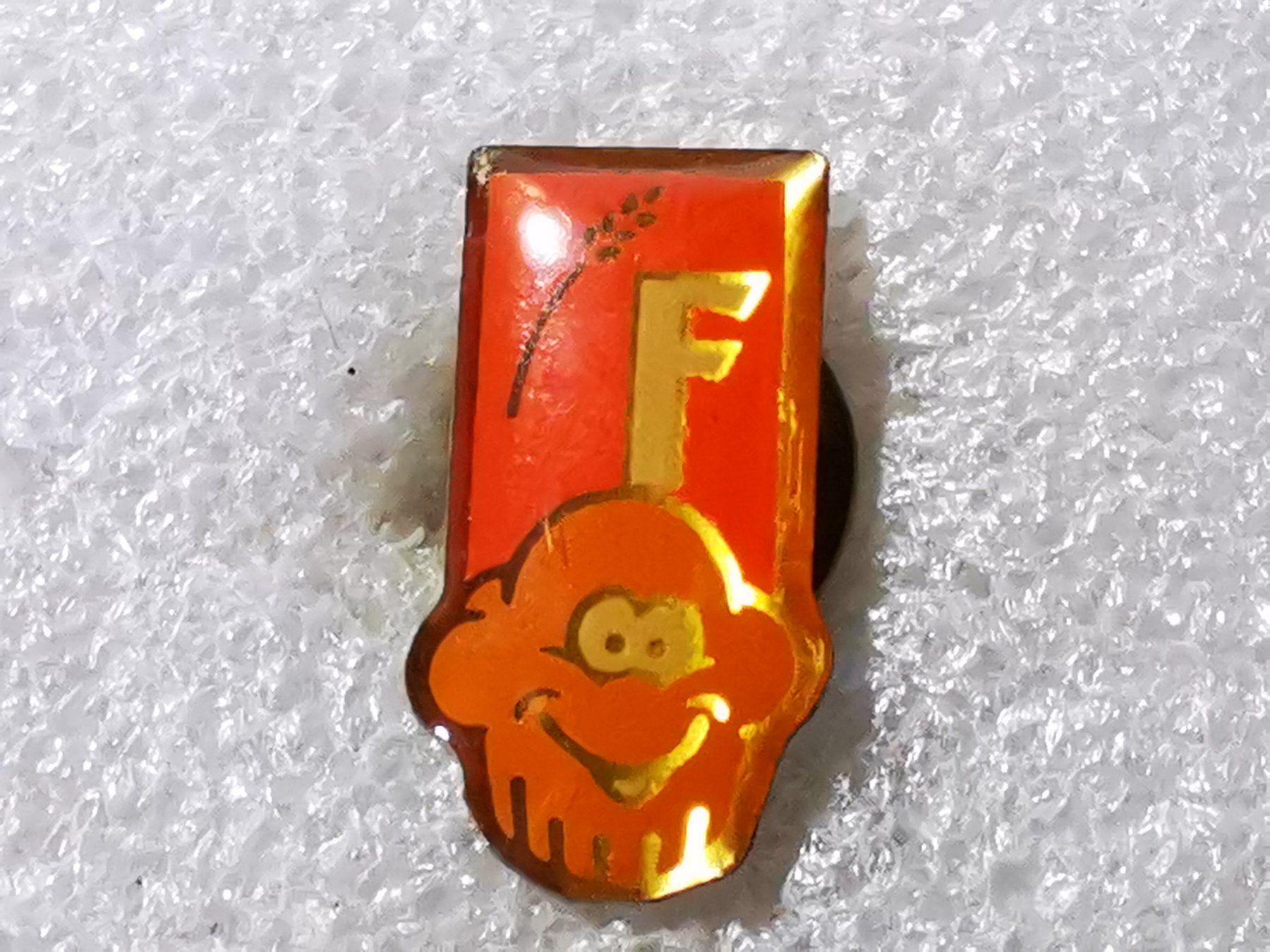 Placchette & Badge: Ansteckpin 46: F – Usato da Oppligen venduto da Pin-Fall-Shop