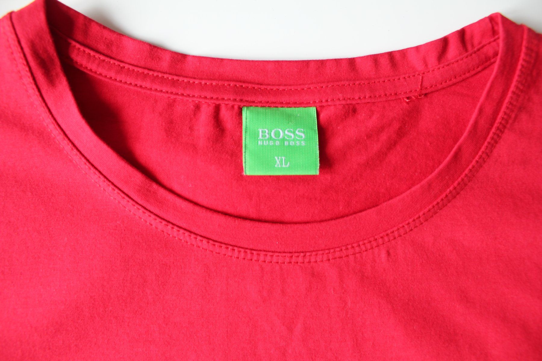 Hugo Boss T-shirt: T-shirt Hugo Boss rouge t.XL – Usato da Peseux venduto da Gilloss 3