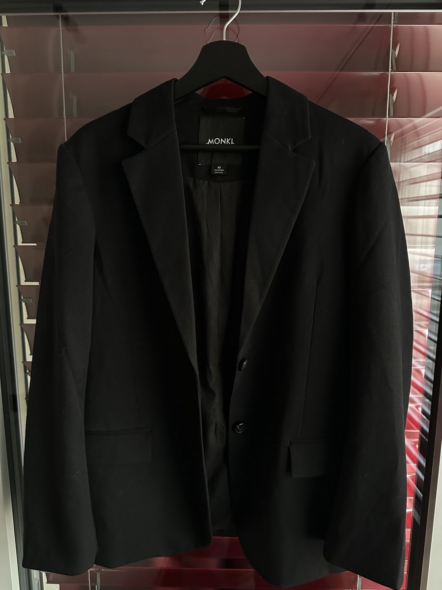 Monki Giacche: Monki Blazer mit leicht gepolsterten Schultern – Nuovo (secondo la descrizione) da Wetzikon ZH venduto da jennixrk