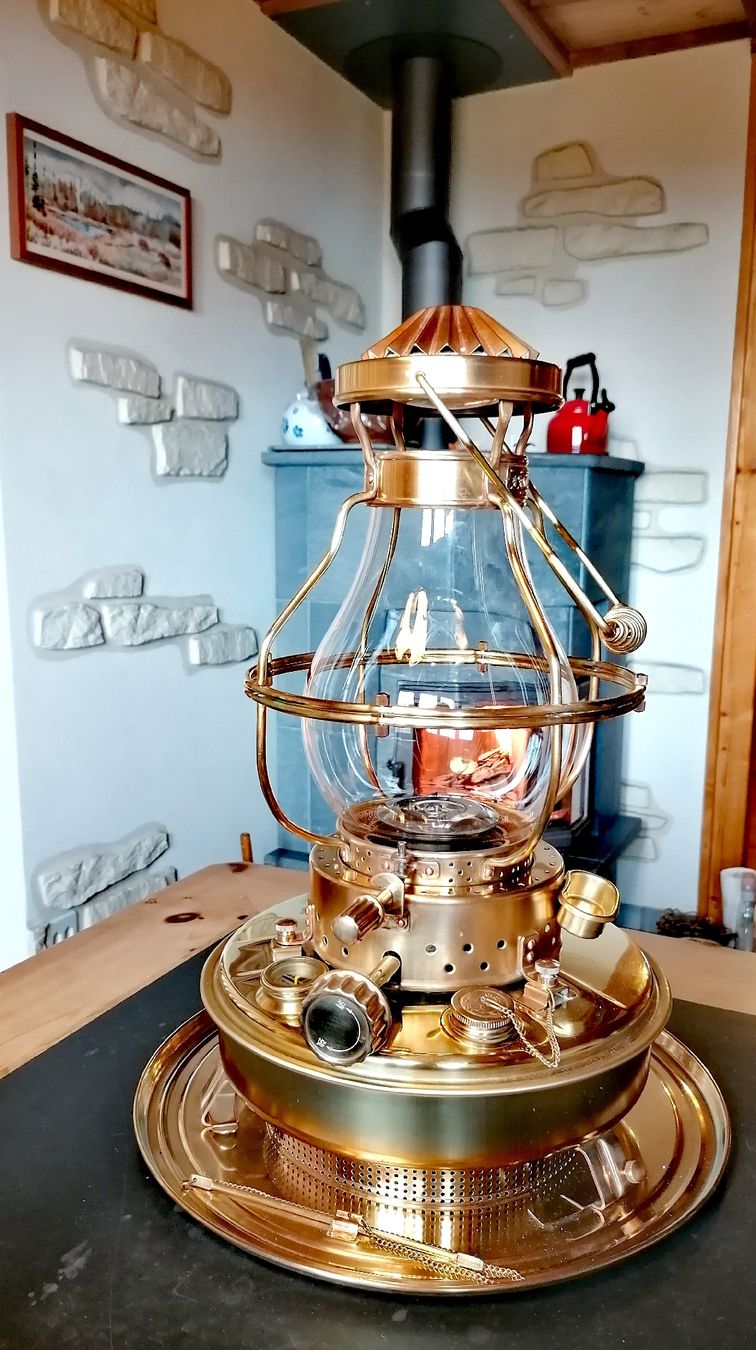 Lampade: Öllampe, Messing, 54cm hoch – Usato da Liesberg Dorf venduto da Polarfuchs24 3