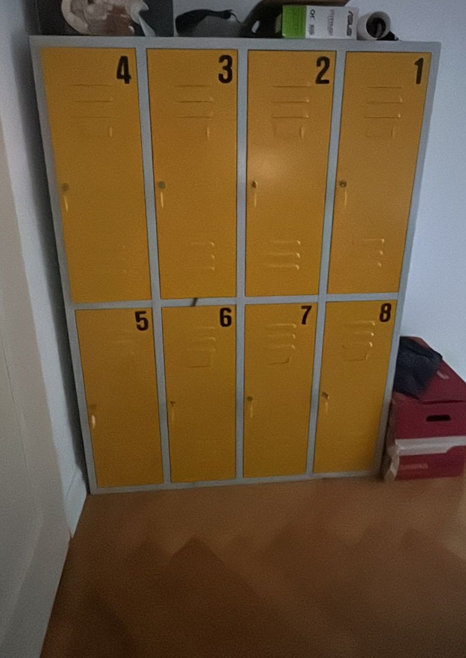 Porte manteau: Spind mit 8 Fächern – D'occasion à Bern par maurus.schoenle 1