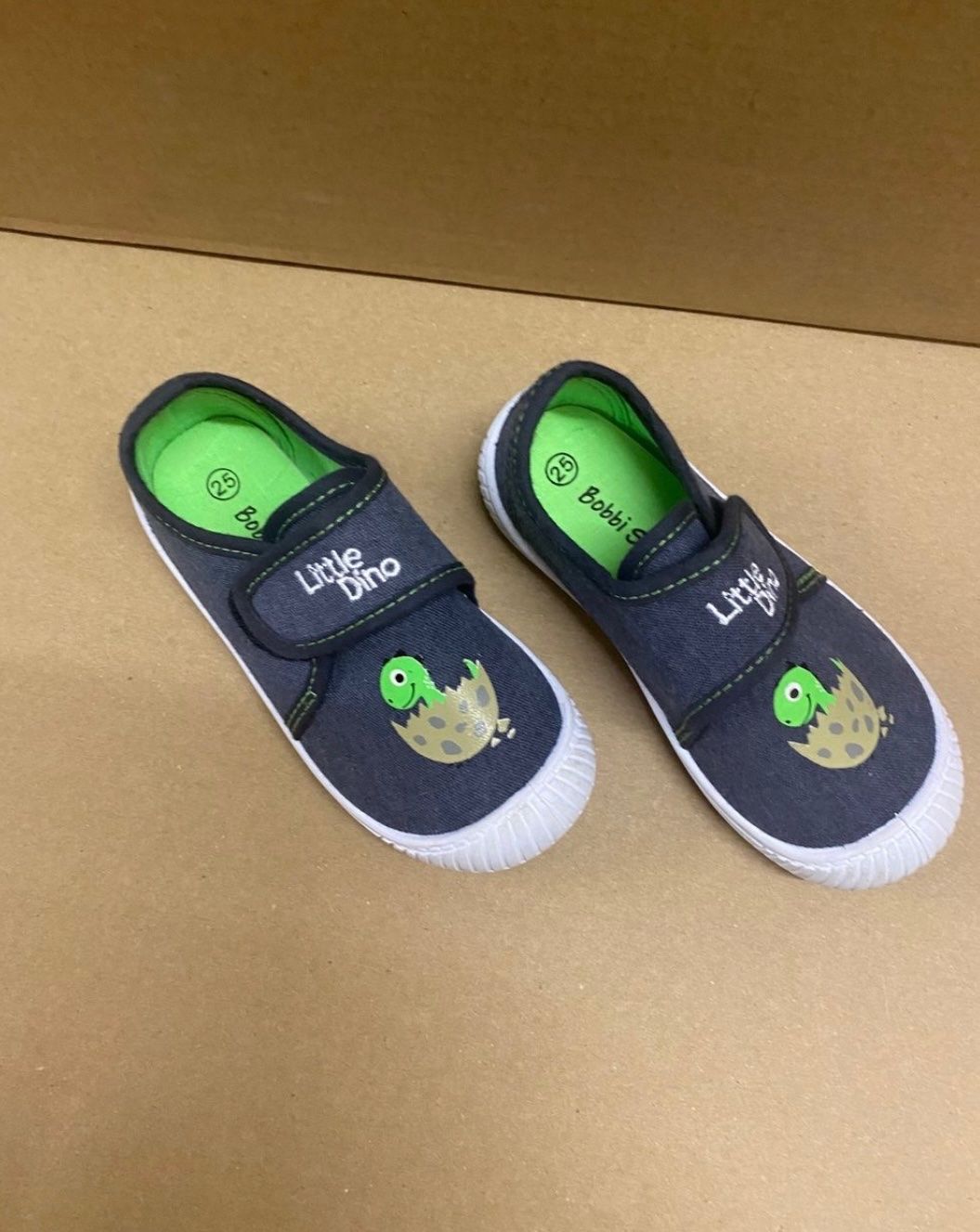 Scarpe per ragazzi: Kinder Hausschuhe Grösse 25 – Usato da Zürich venduto da zd_1965 1