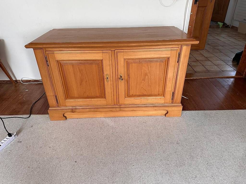 Meubles TV: Fernsehmöbel/Minibar Ausfahrbar – D'occasion à Kefikon ZH par wil_fj5l
