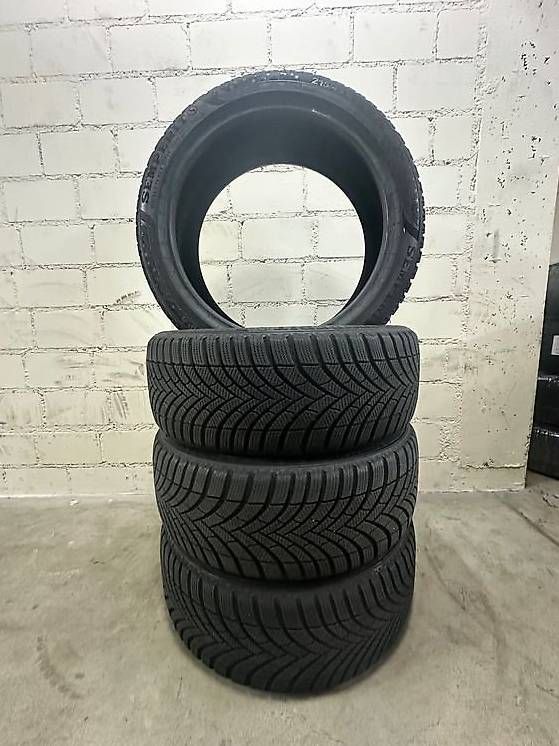 Pneumatici & Ruote complete: 215/45 R18 93V Semperit Winterreifen – Usato da Uster venduto da AMAG-Retail-Uster