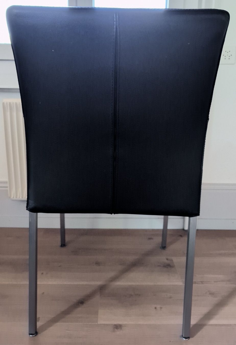 Pfister Stühle: 4 schwarze Leder-Stühle – Gebraucht aus Burgdorf von CVbenBdF 3