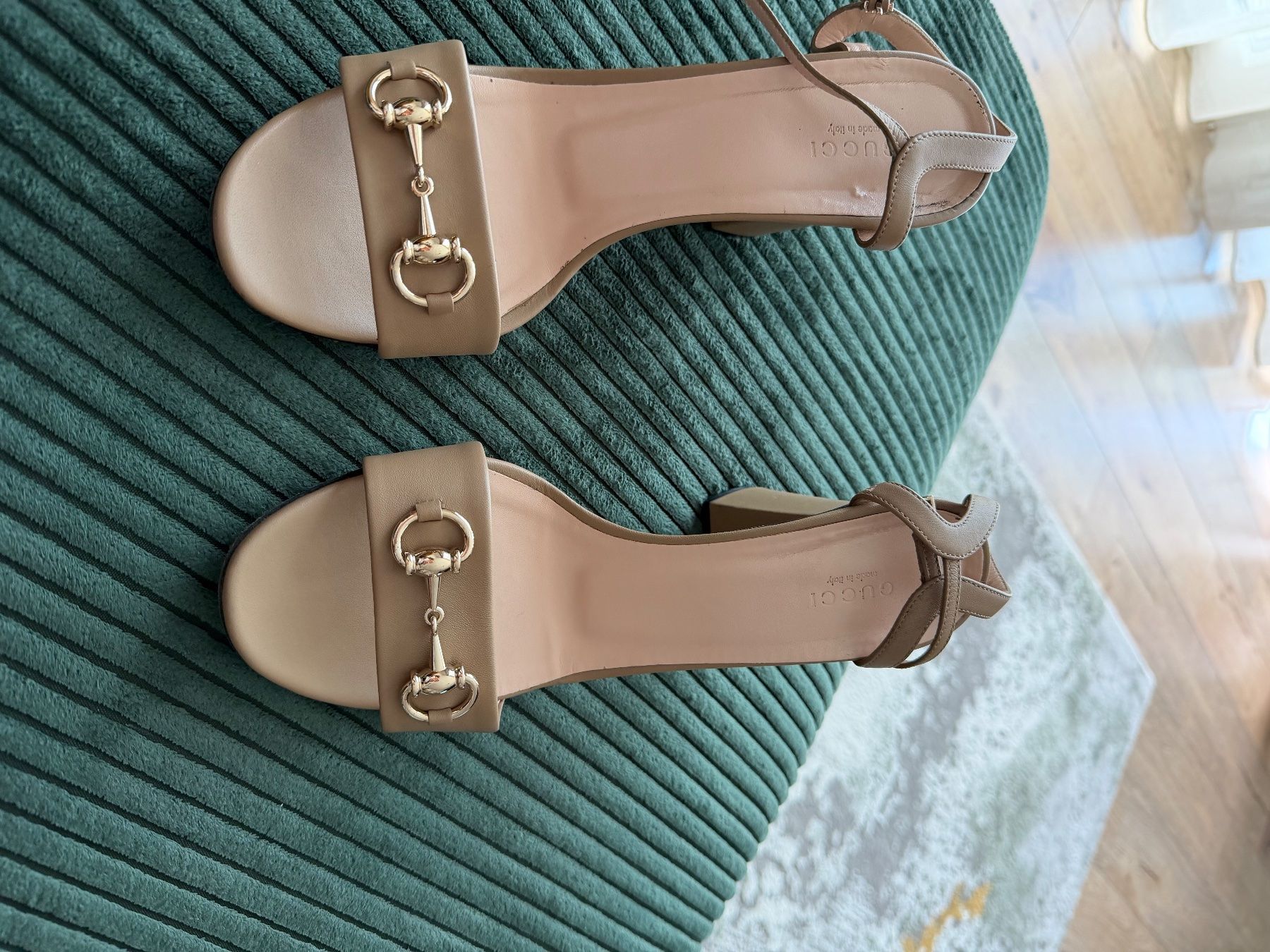 Gucci Chaussures femmes: Sandalen Gucci – D'occasion à Rüti ZH par dog_qq6v