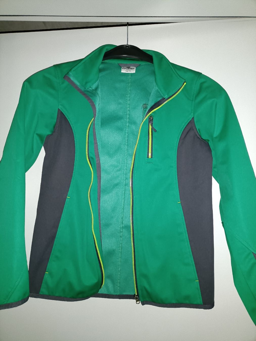 Giacche & Cappotti: Kinder-Softshelljacke, grün-grau, 146/152 – Usato da Winterthur venduto da meci02 2