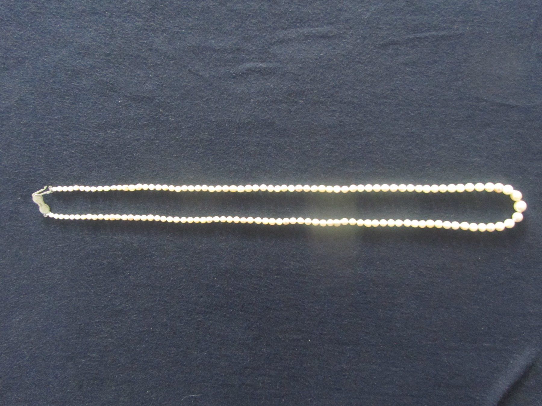 Perles (synthétiques): Alte Perlen-Kette – D'occasion à Luzern par Lucernauno