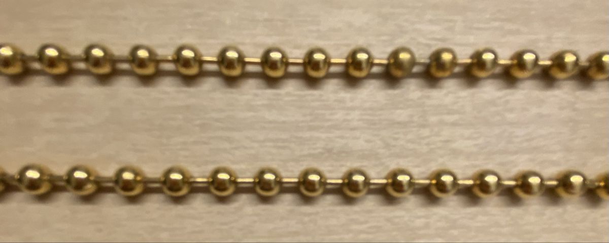 Catenine: Goldfarbene Kette mit Anhänger, Statementkette, rot, Gold – Usato da Lyss venduto da Sibella56 2