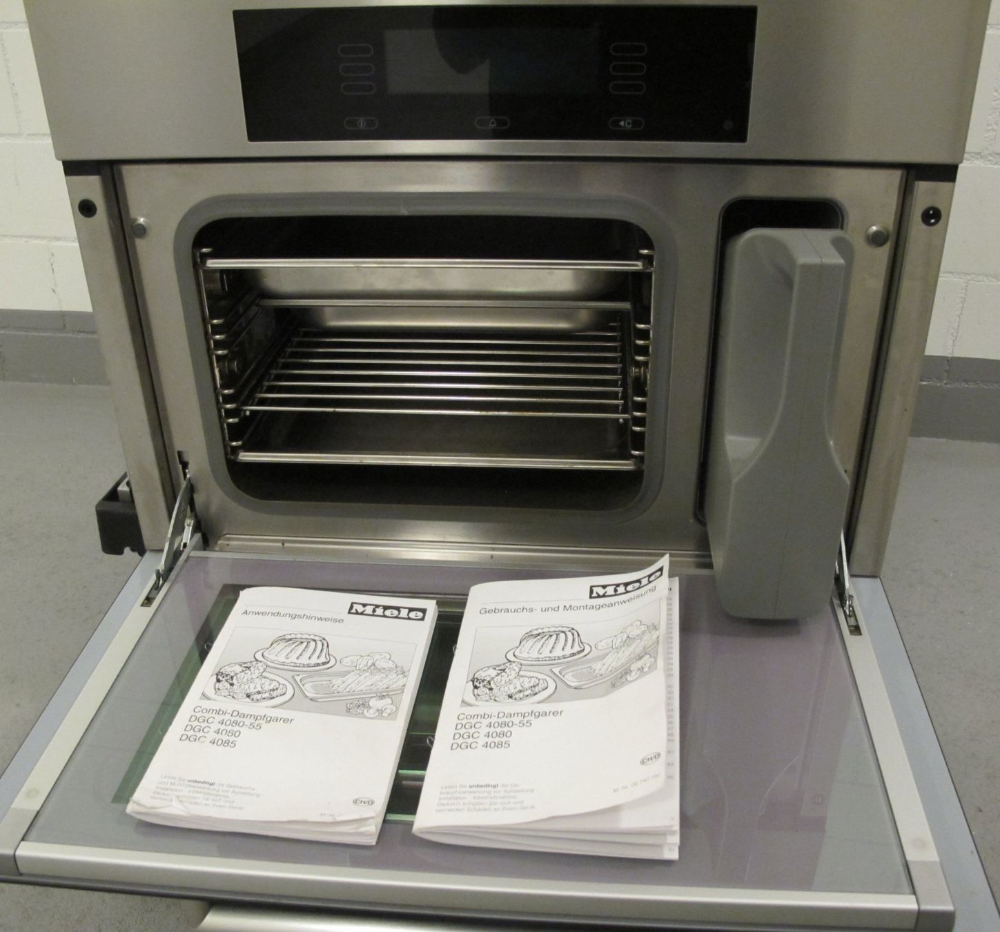 Miele Forni: Miele Dampfgarer DGC 4080 – Usato da Zug venduto da Vesi8 1